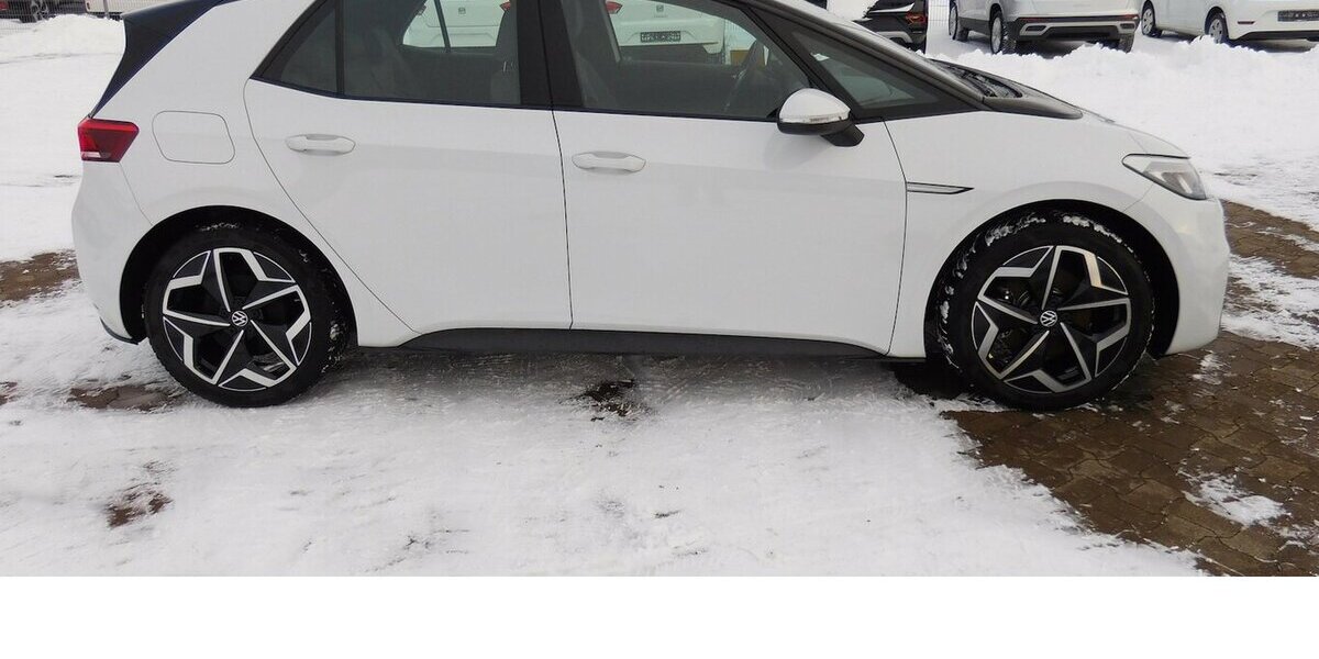 VW ID.3 Pure Performance Automatik Klima Navi 24.000 km 17.390 &euro; Vordorf 38533