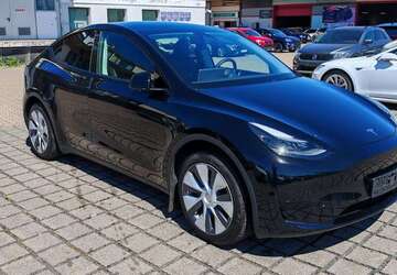 Tesla Model Y 61.948 km 35.970 &euro; Braunschweig 38112