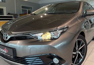 Toyota Auris 81.000 km 10.990 &euro; Braunschweig 38114