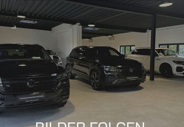 VW Touareg 144.171 km 39.990 &euro; Braunschweig 38112