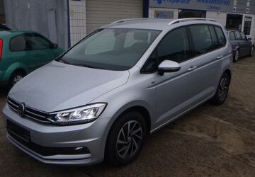VW Touran 156.123 km 16.995 &euro; Hillerse 38543