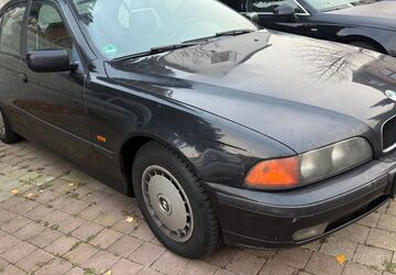 BMW 523 209.000 km 2.350 &euro; Wolfenbüttel (Halchter) 38304