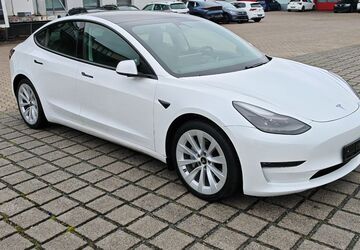 Tesla Model 3 87.362 km 25.470 &euro; Braunschweig 38112