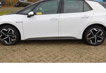 VW ID.3 Pure Performance Automatik Klima Navi 24.000 km 17.390 &euro; Vordorf 38533