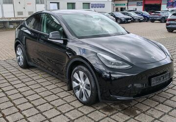 Tesla Model Y 80.566 km 33.970 &euro; Braunschweig 38112