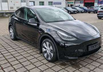 Tesla Model Y 80.566 km 33.970 &euro; Braunschweig 38112