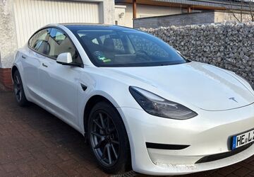 Tesla Model 3 124.000 km 21.900 &euro; Braunschweig 38122