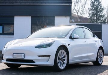 Tesla Model 3 95.000 km 29.800 &euro; Peine 31226
