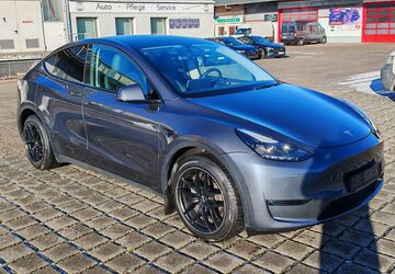 Tesla Model Y 63.541 km 31.970 &euro; Braunschweig 38112